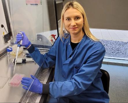 Aiste doing cell culture